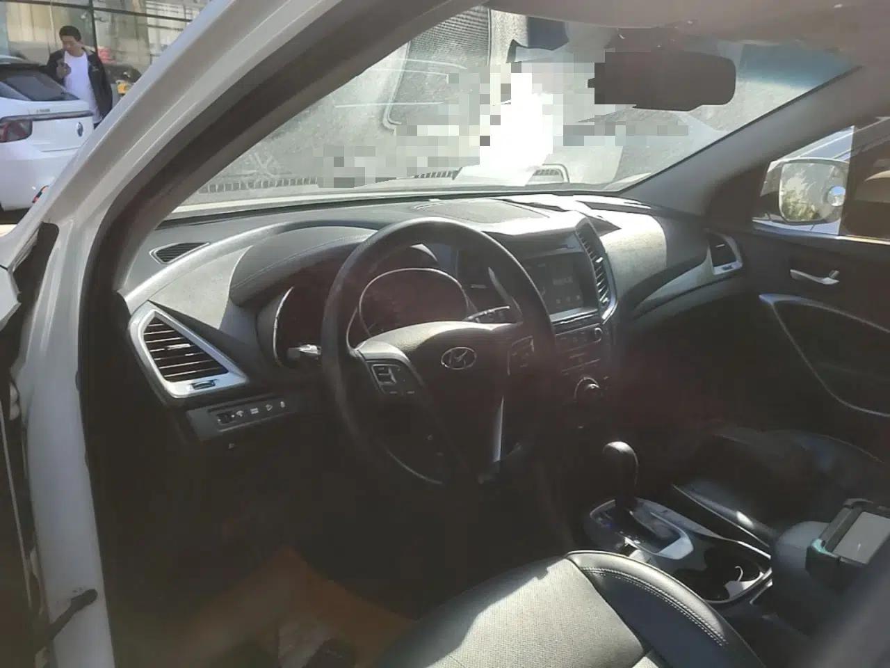 Hyundai Santa Fe 2017 2.0T Automatic Two-Wheel Drive Smart Version 7 Seats — миниатюра 12
