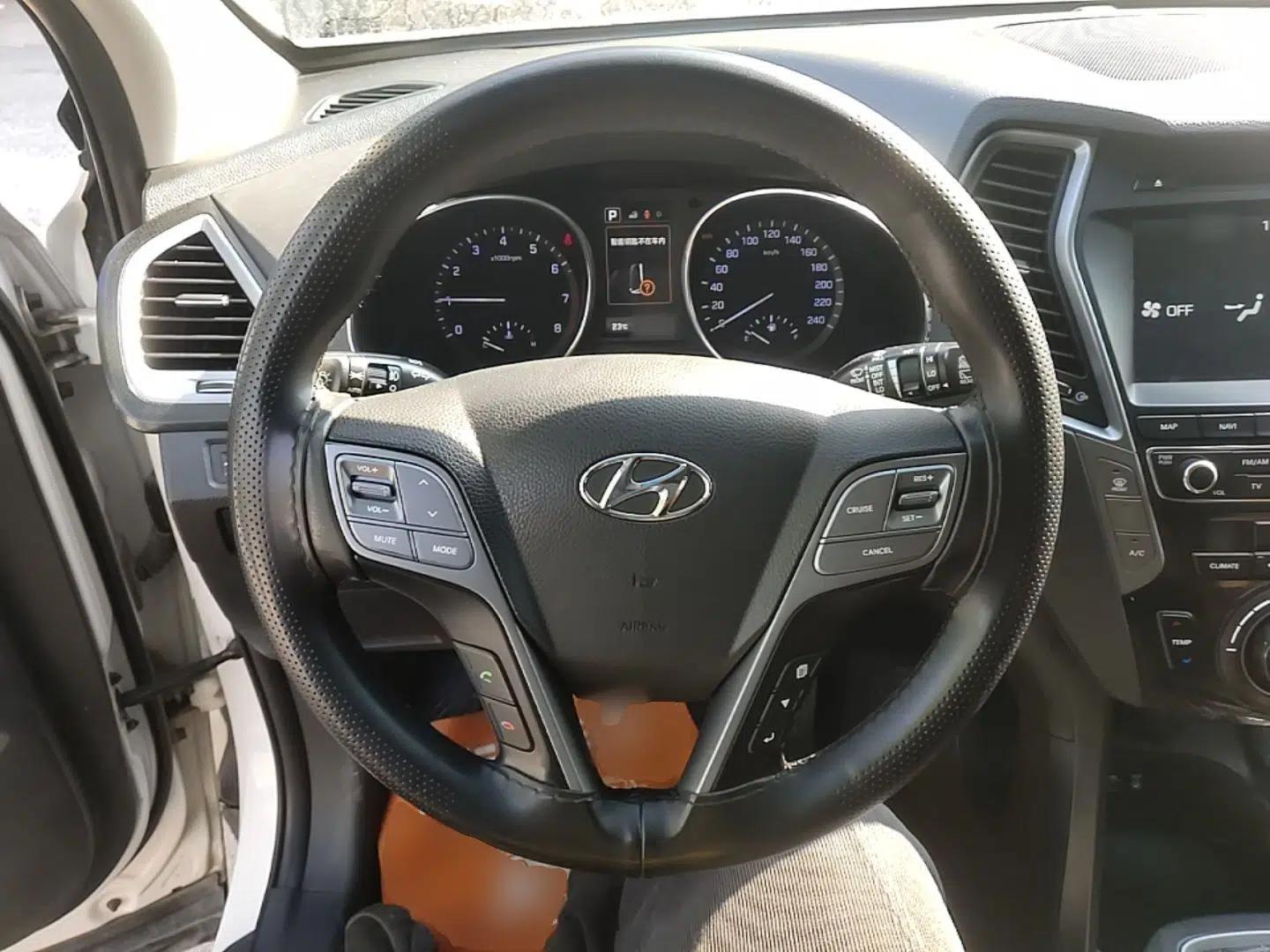 Hyundai Santa Fe 2017 2.0T Automatic Two-Wheel Drive Smart Version 7 Seats — миниатюра 13