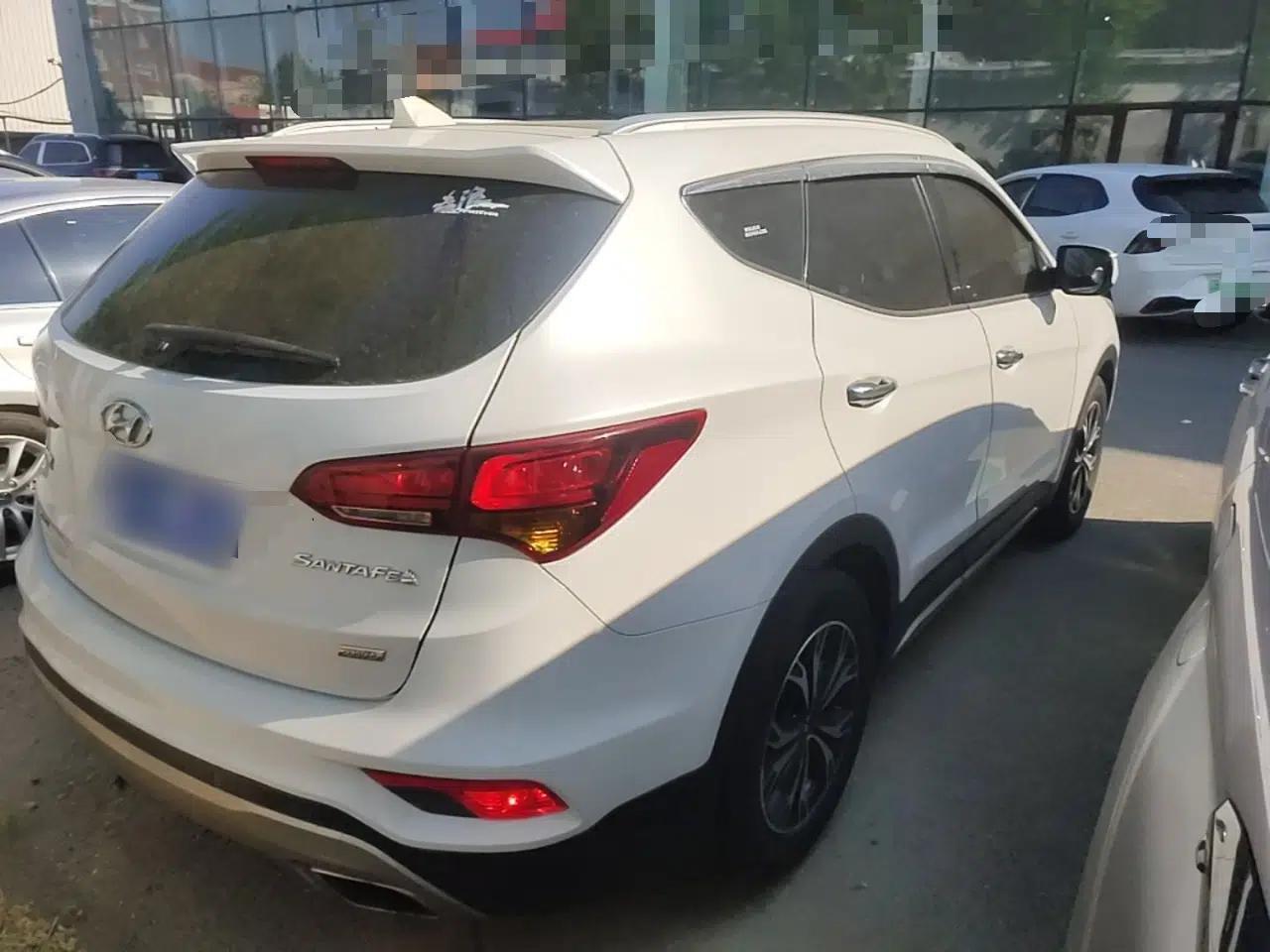 Hyundai Santa Fe 2017 2.0T Automatic Two-Wheel Drive Smart Version 7 Seats — миниатюра 4