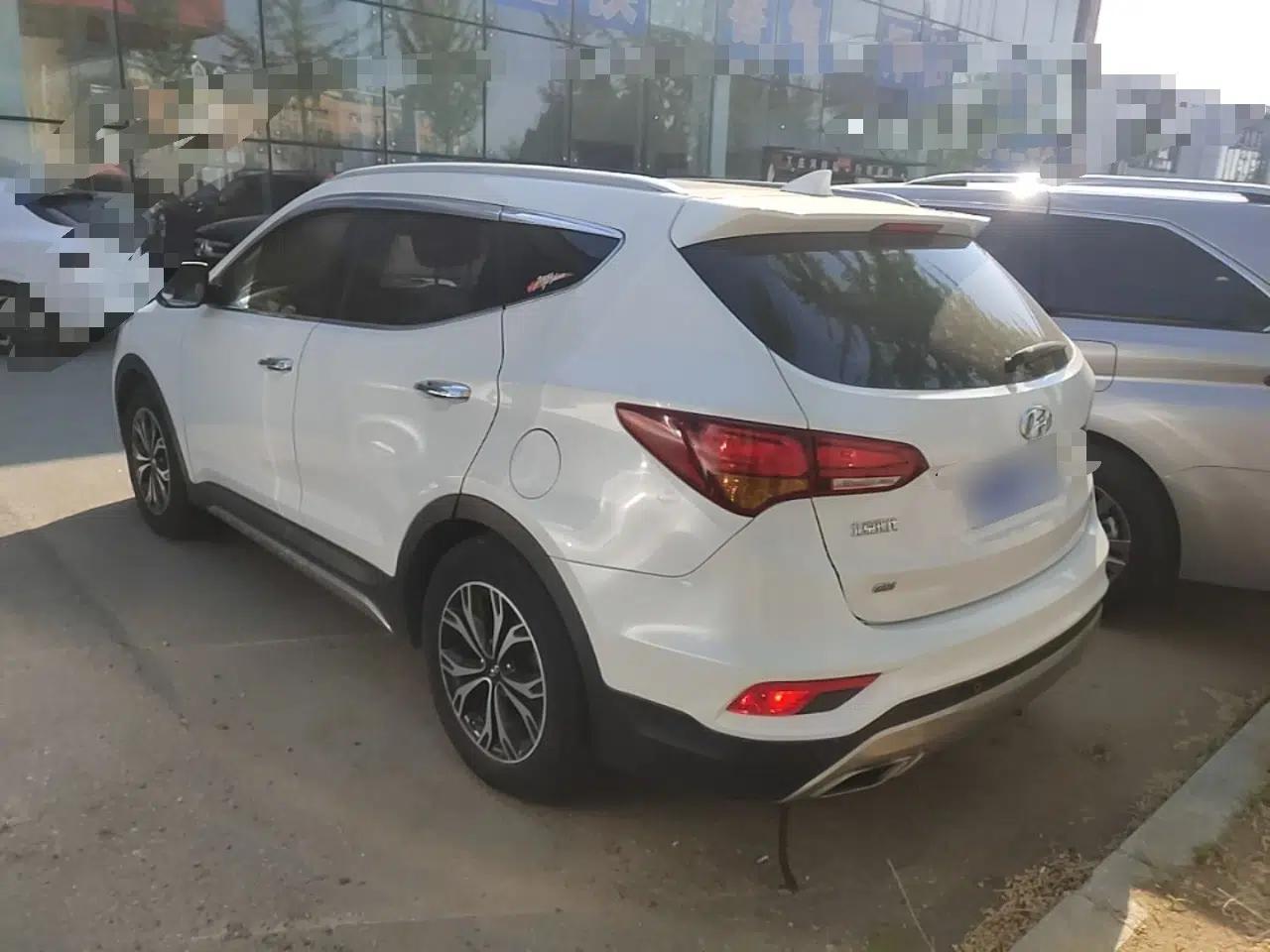 Hyundai Santa Fe 2017 2.0T Automatic Two-Wheel Drive Smart Version 7 Seats — миниатюра 7