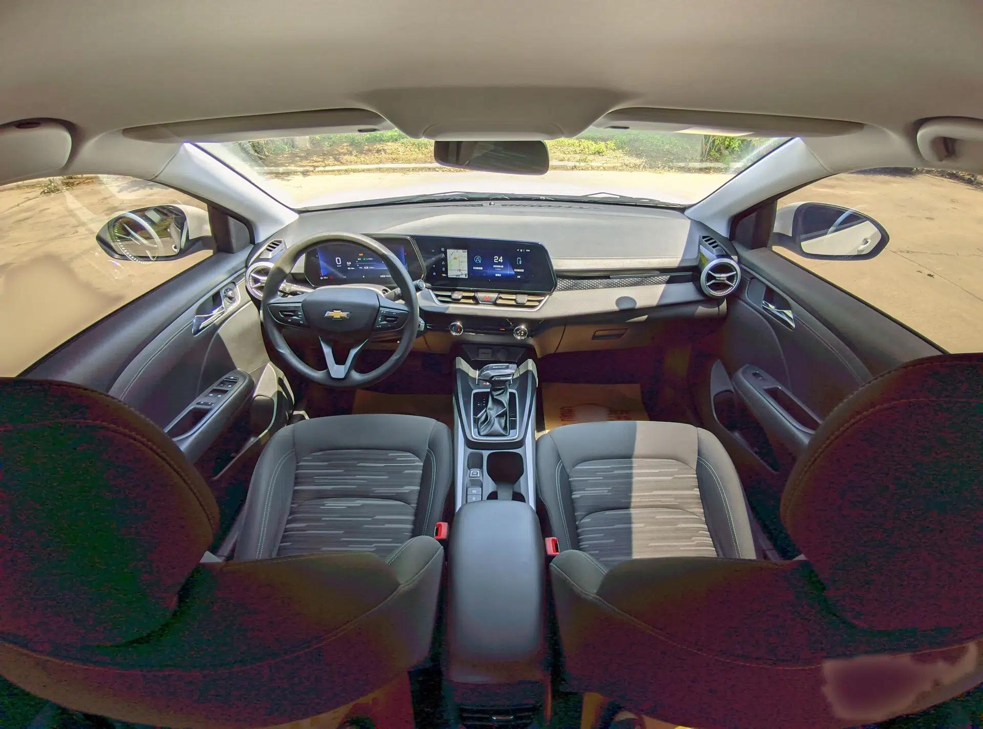 Chevrolet Monza 2023 1.5L Dual-Clutch Enjoyment Edition — миниатюра 13