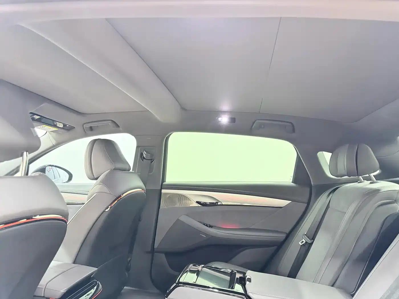 Voyah Chasing the Light 2024 PHEV AWD Long Range Flagship Edition — миниатюра 16