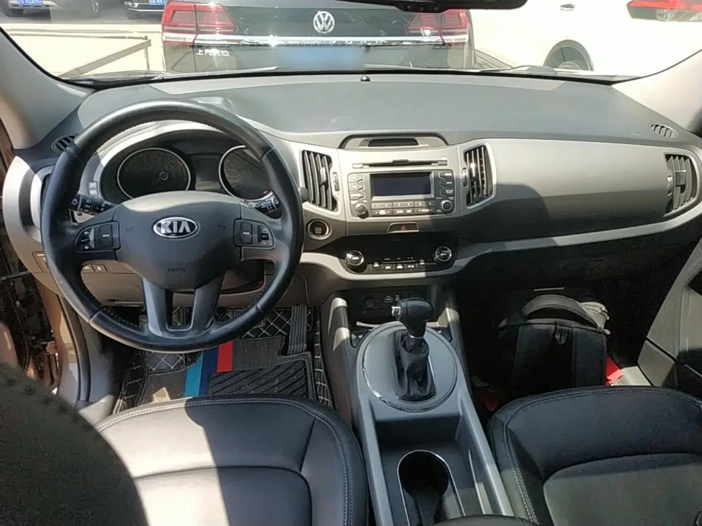 Kia Sportage R 2016 2.0L Automatic Two-Wheel Drive DLX — миниатюра 13