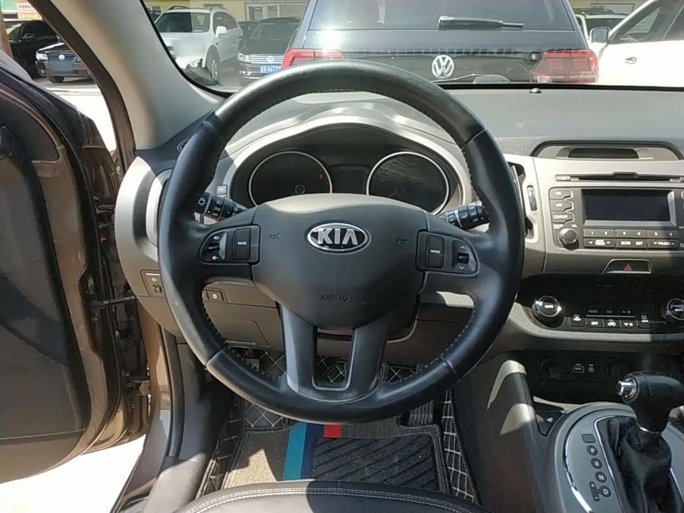 Kia Sportage R 2016 2.0L Automatic Two-Wheel Drive DLX — миниатюра 14