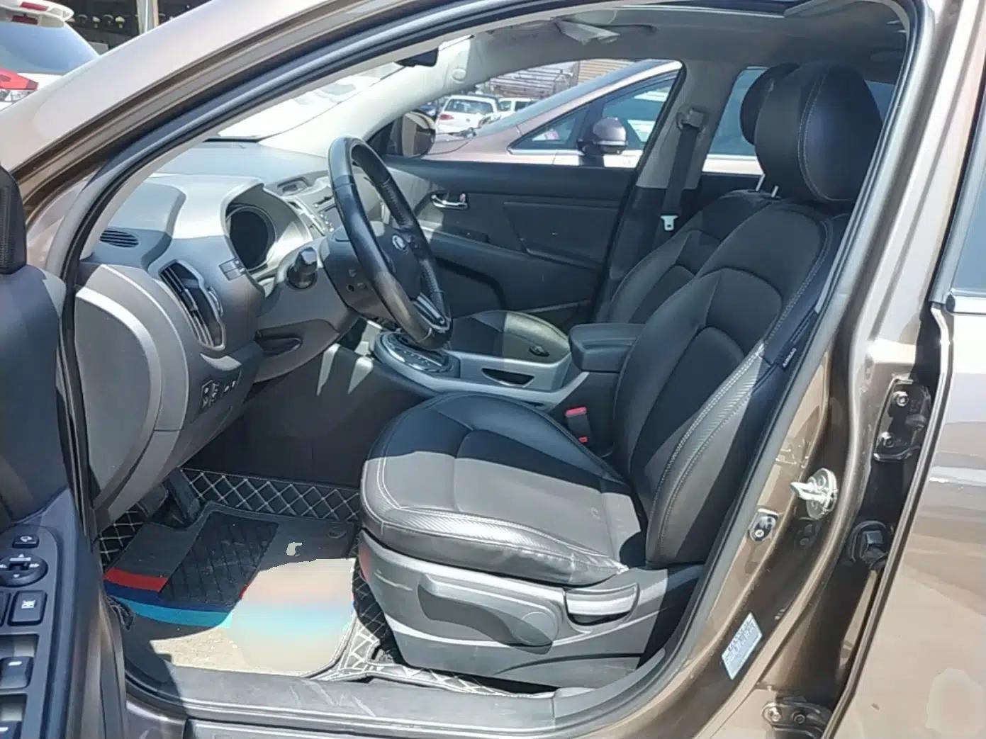 Kia Sportage R 2016 2.0L Automatic Two-Wheel Drive DLX — миниатюра 18