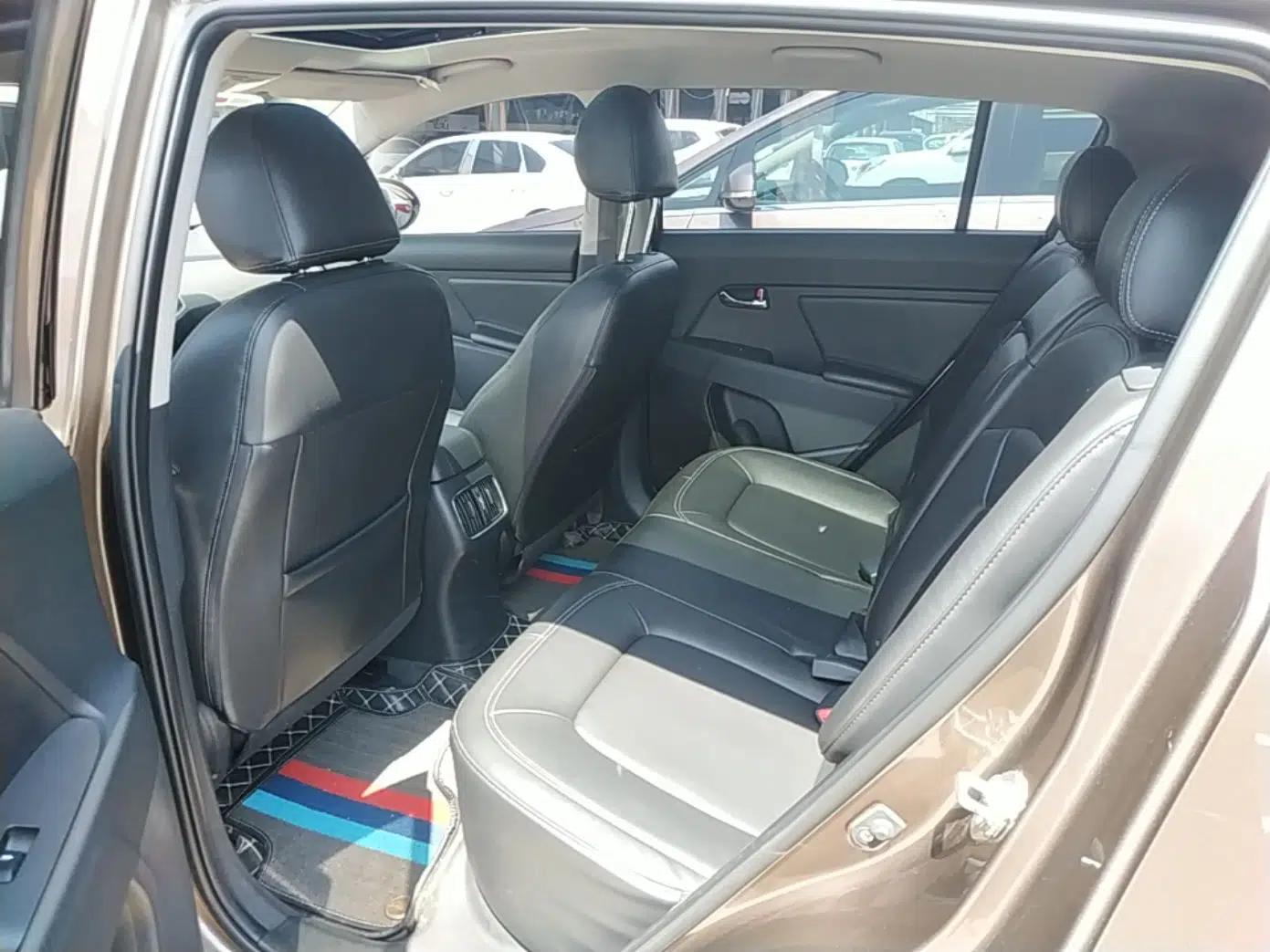 Kia Sportage R 2016 2.0L Automatic Two-Wheel Drive DLX — миниатюра 20
