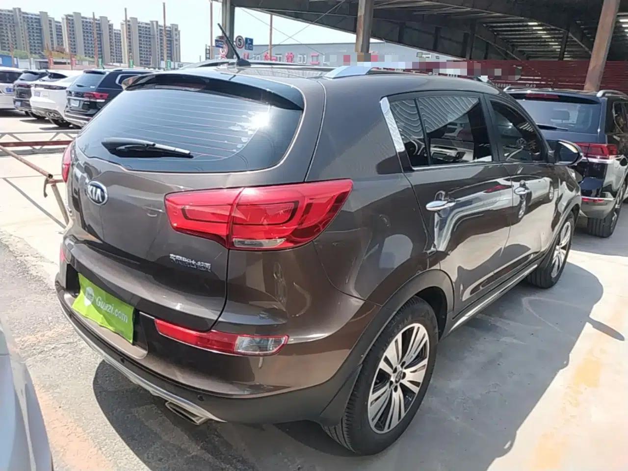 Kia Sportage R 2016 2.0L Automatic Two-Wheel Drive DLX — миниатюра 6