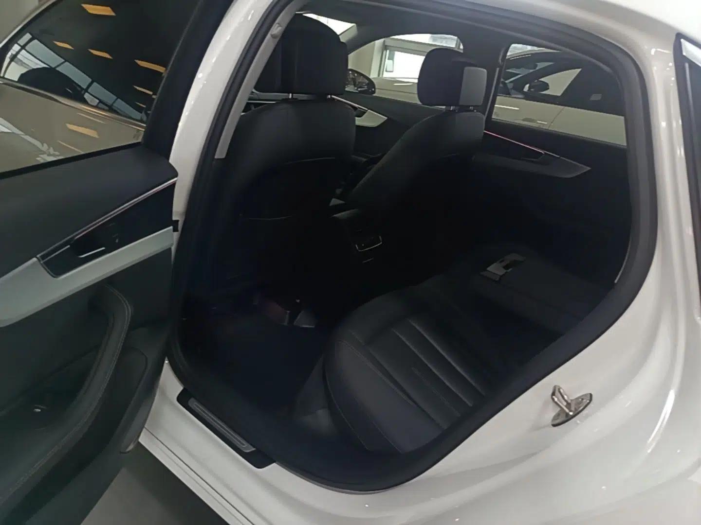 Audi A4L 2020 40 TFSI Luxury Prestige Edition — миниатюра 20