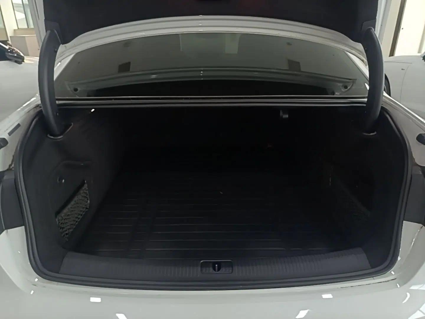 Audi A4L 2020 40 TFSI Luxury Prestige Edition — миниатюра 22