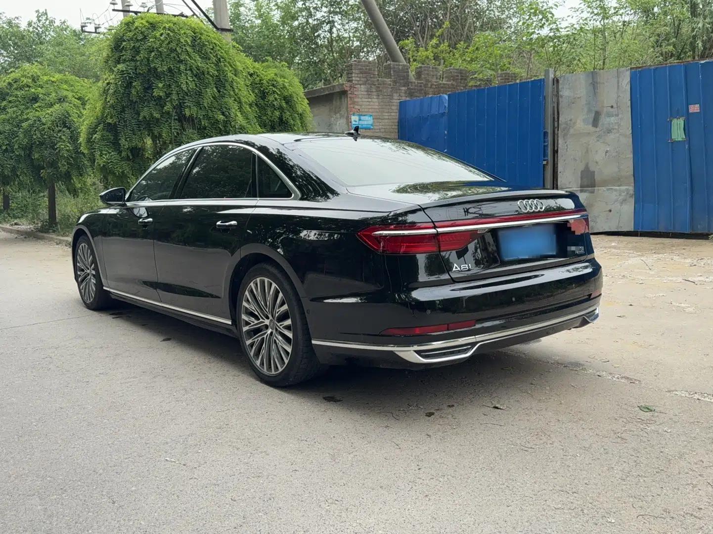 Audi A8 2018 A8L 55 TFSI quattro Luxury Edition — миниатюра 4