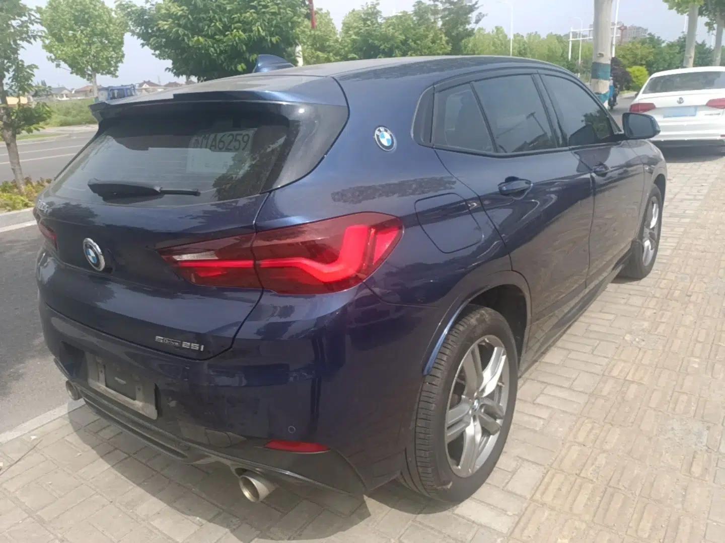 BMW X2 2021 sDrive25i Leading Model M Sport Package — миниатюра 6