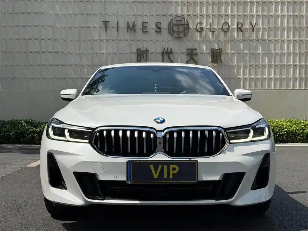 2021 BMW 6 Series GT 630i M Sport Package — миниатюра 1