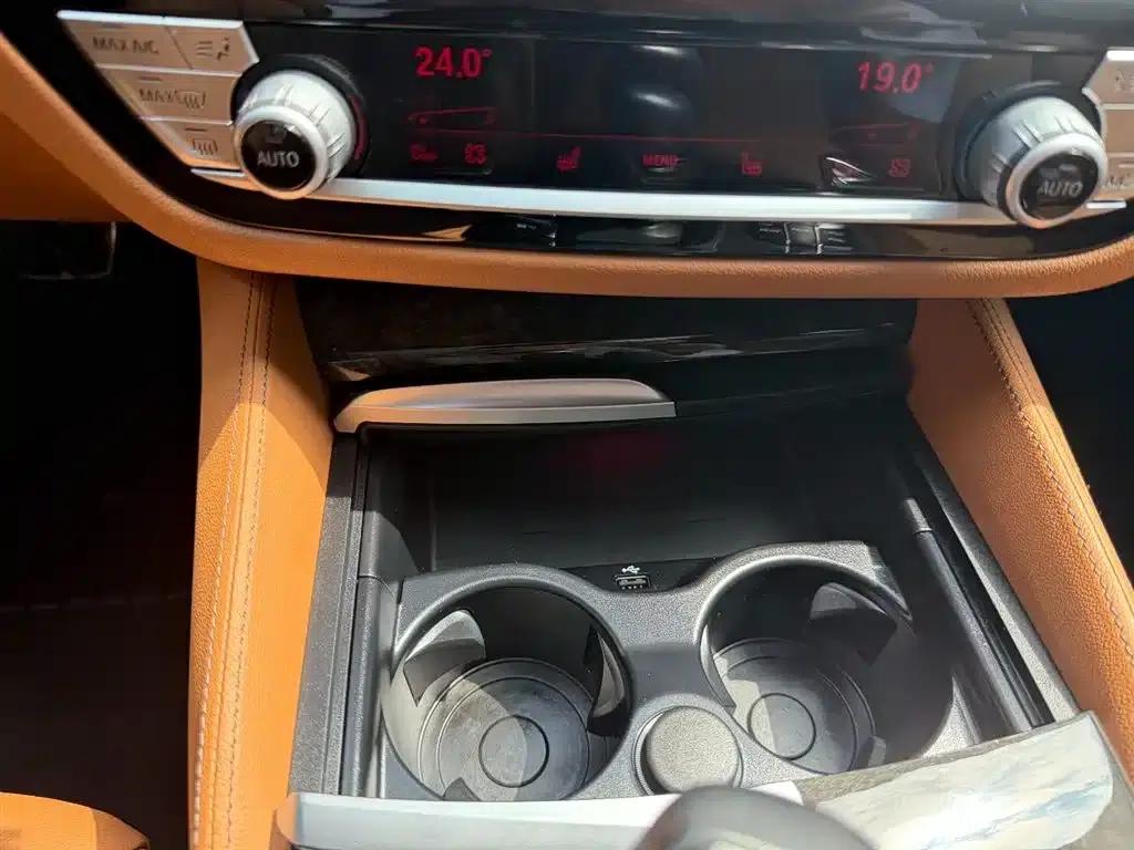 2021 BMW 6 Series GT 630i M Sport Package — миниатюра 15