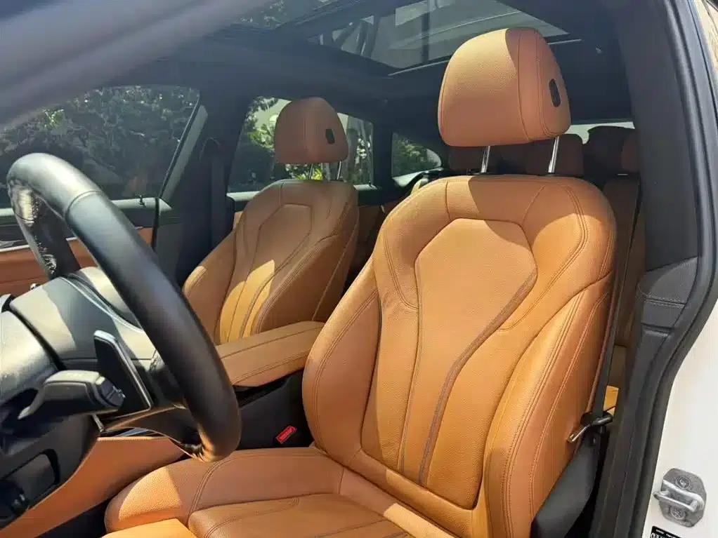 2021 BMW 6 Series GT 630i M Sport Package — миниатюра 16