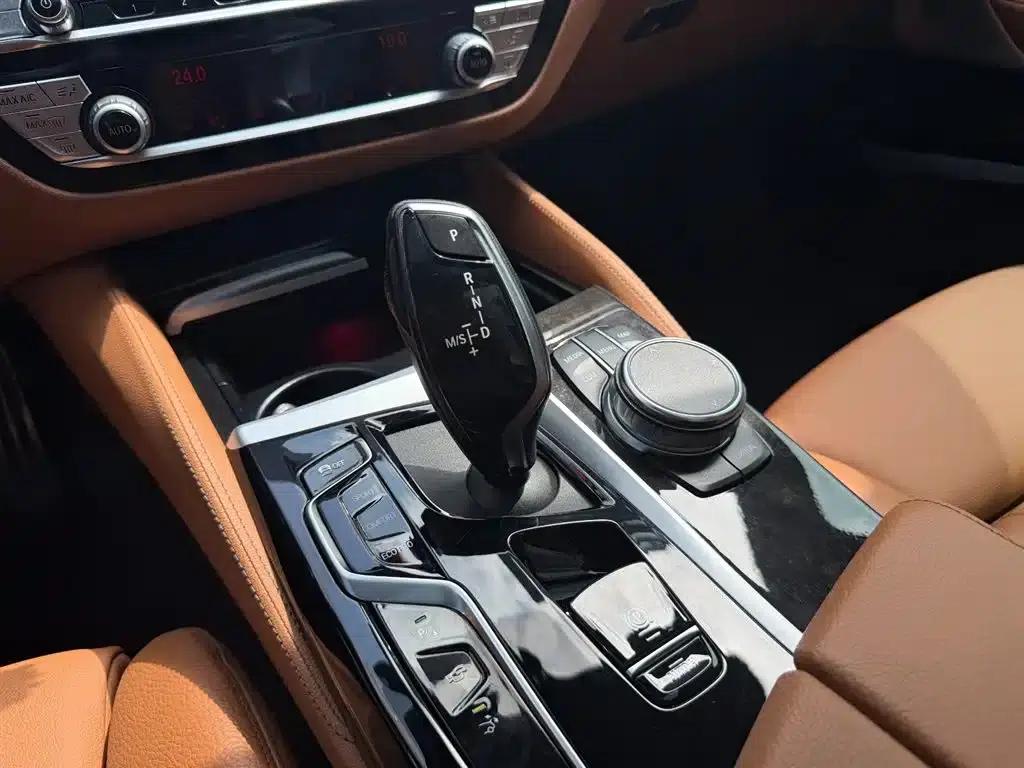 2021 BMW 6 Series GT 630i M Sport Package — миниатюра 23