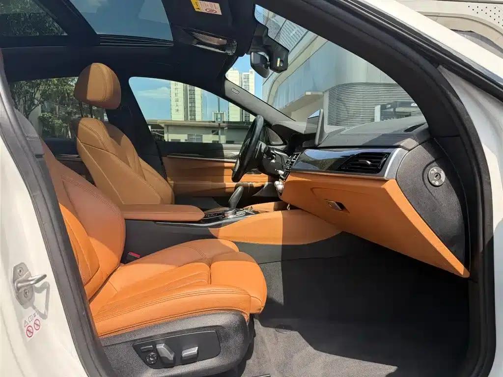 2021 BMW 6 Series GT 630i M Sport Package — миниатюра 5