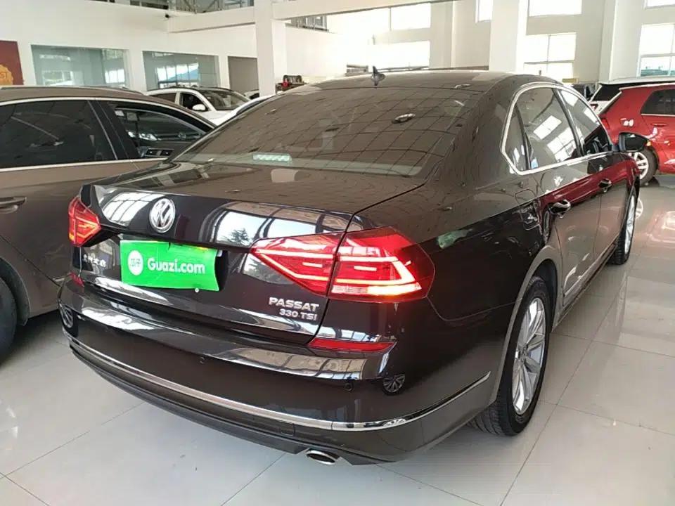 Volkswagen Passat 2017 330TSI DSG Luxury Edition — миниатюра 4