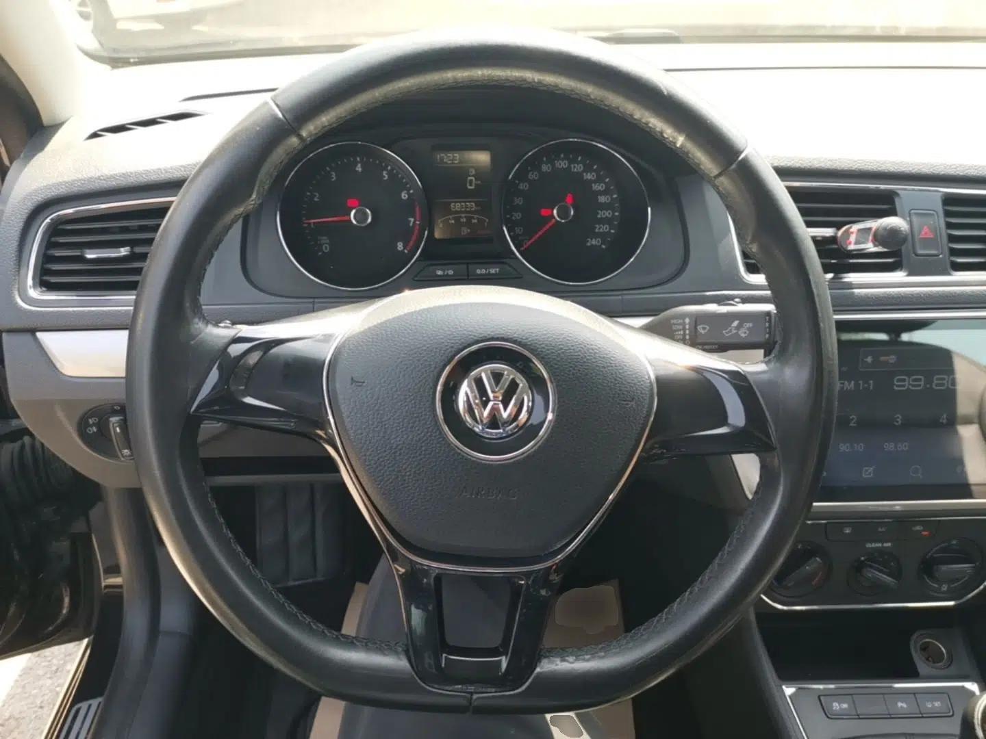 Volkswagen Lavida 2015 1.6L Manual Comfort Edition — миниатюра 14