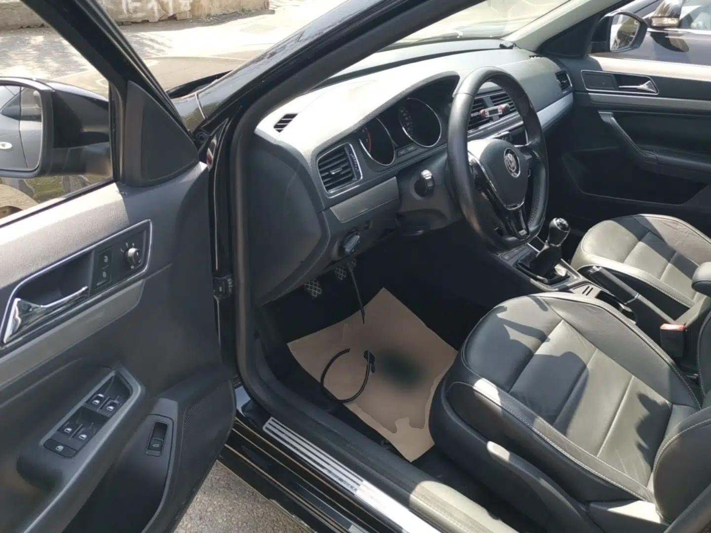 Volkswagen Lavida 2015 1.6L Manual Comfort Edition — миниатюра 19