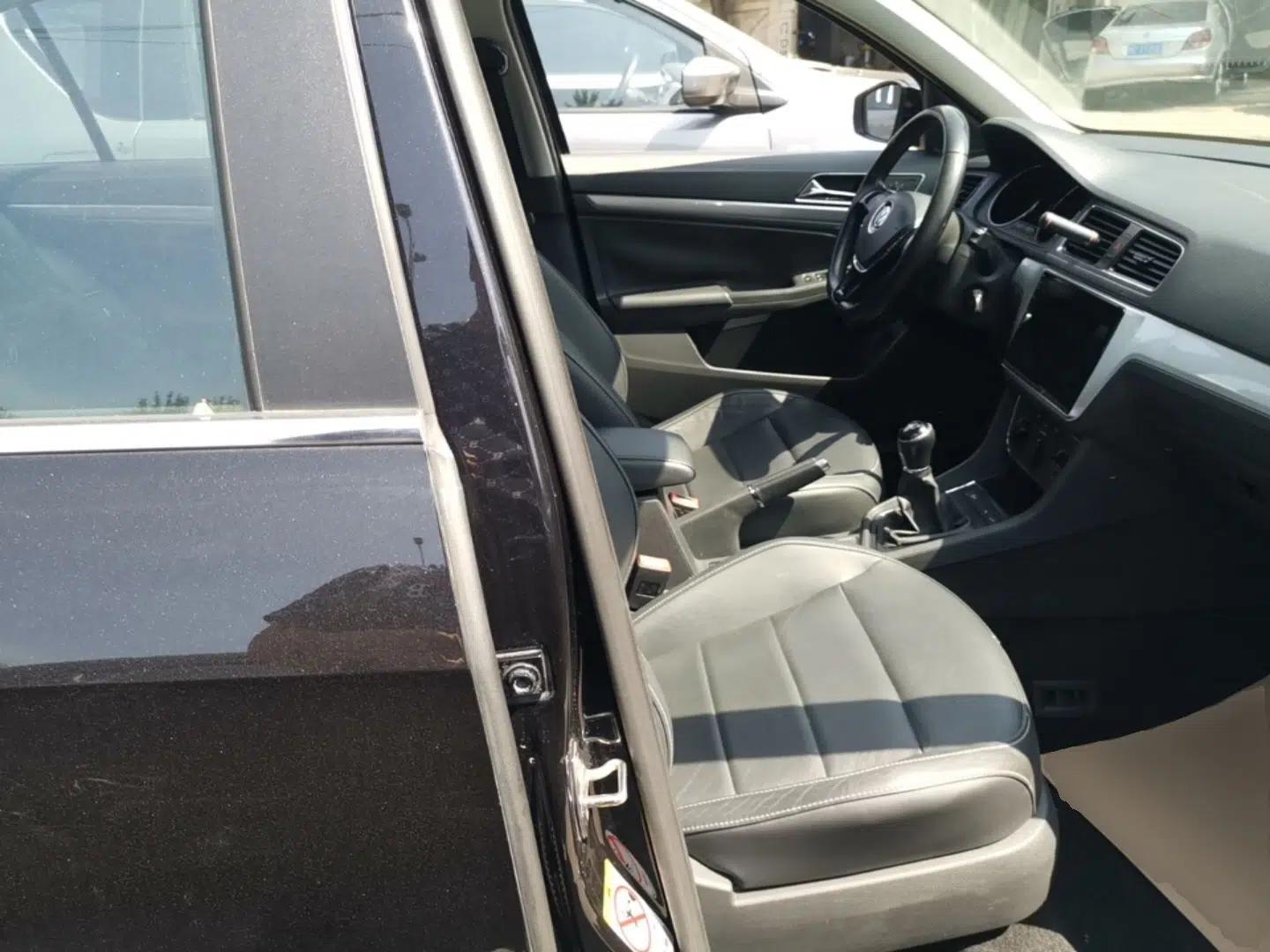 Volkswagen Lavida 2015 1.6L Manual Comfort Edition — миниатюра 23