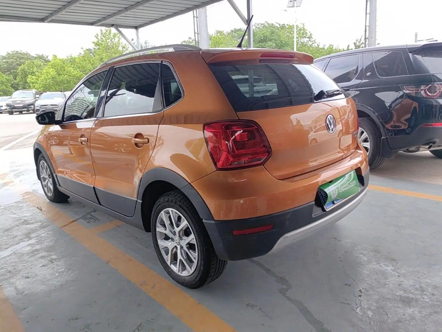 Volkswagen Polo 2016 1.6L Cross Polo Automatic — миниатюра 4