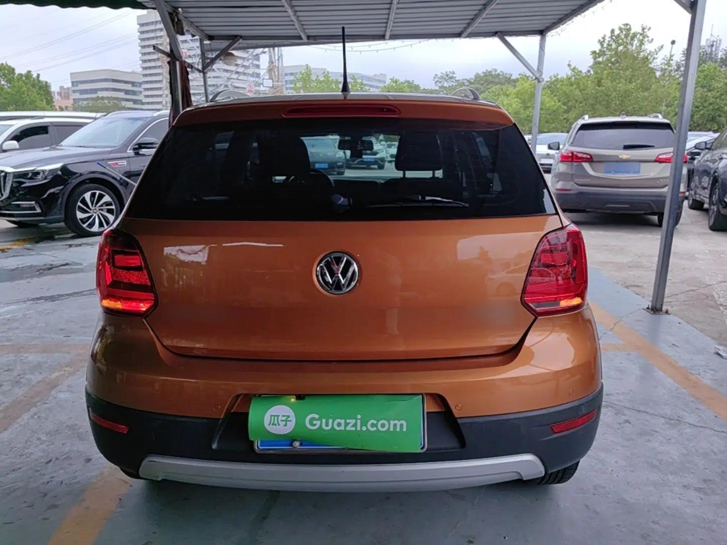Volkswagen Polo 2016 1.6L Cross Polo Automatic — миниатюра 5