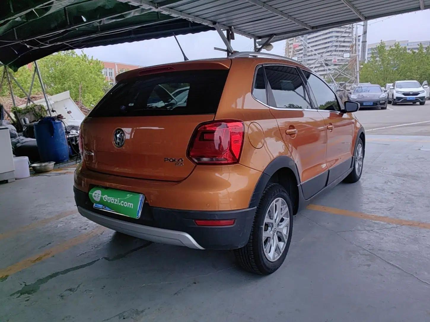 Volkswagen Polo 2016 1.6L Cross Polo Automatic — миниатюра 6