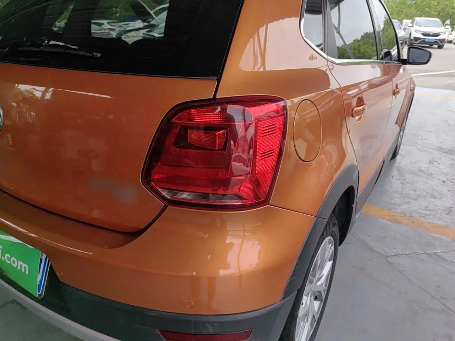 Volkswagen Polo 2016 1.6L Cross Polo Automatic — миниатюра 7