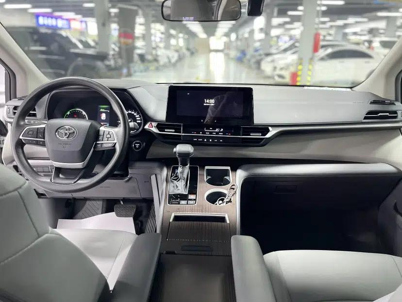 Toyota Granvia 2024 2.5L Hybrid Comfort Edition — миниатюра 15