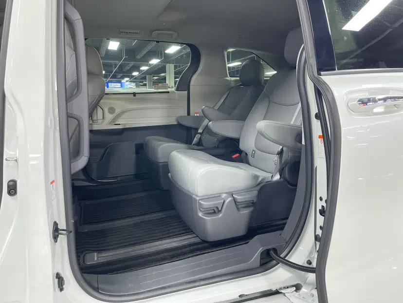 Toyota Granvia 2024 2.5L Hybrid Comfort Edition — миниатюра 20