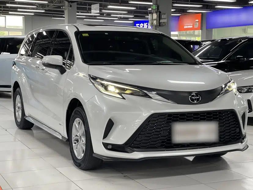 Toyota Granvia 2024 2.5L Hybrid Comfort Edition — миниатюра 3