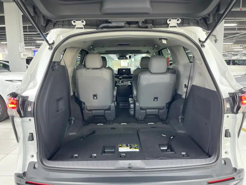 Toyota Granvia 2024 2.5L Hybrid Comfort Edition — миниатюра 21