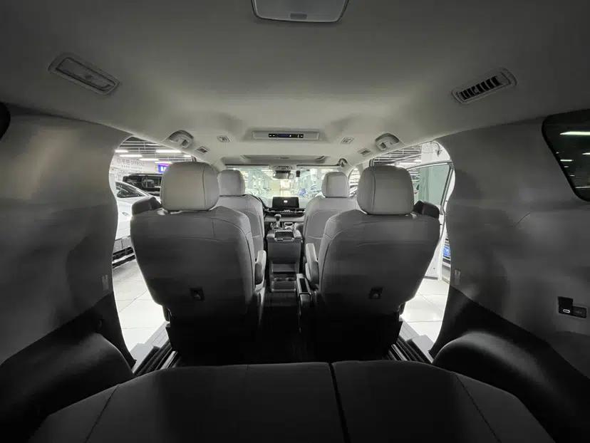 Toyota Granvia 2024 2.5L Hybrid Comfort Edition — миниатюра 25