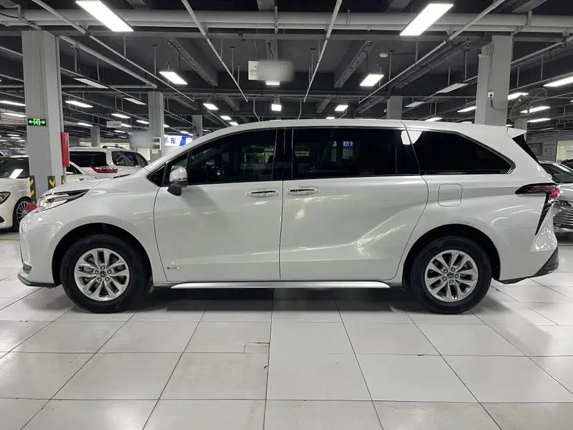 Toyota Granvia 2024 2.5L Hybrid Comfort Edition — миниатюра 4