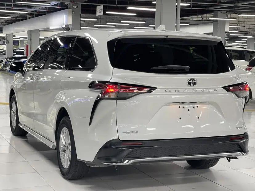 Toyota Granvia 2024 2.5L Hybrid Comfort Edition — миниатюра 5