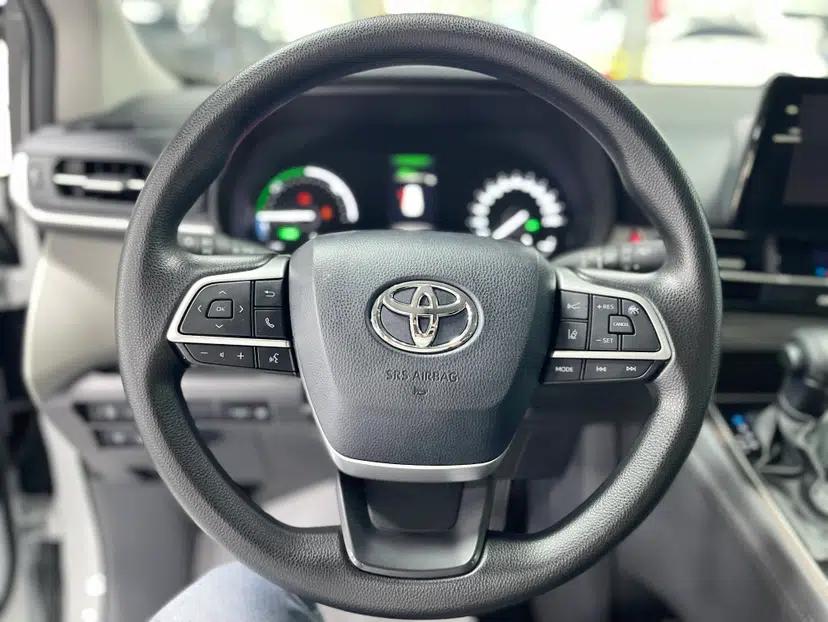 Toyota Granvia 2024 2.5L Hybrid Comfort Edition — миниатюра 9