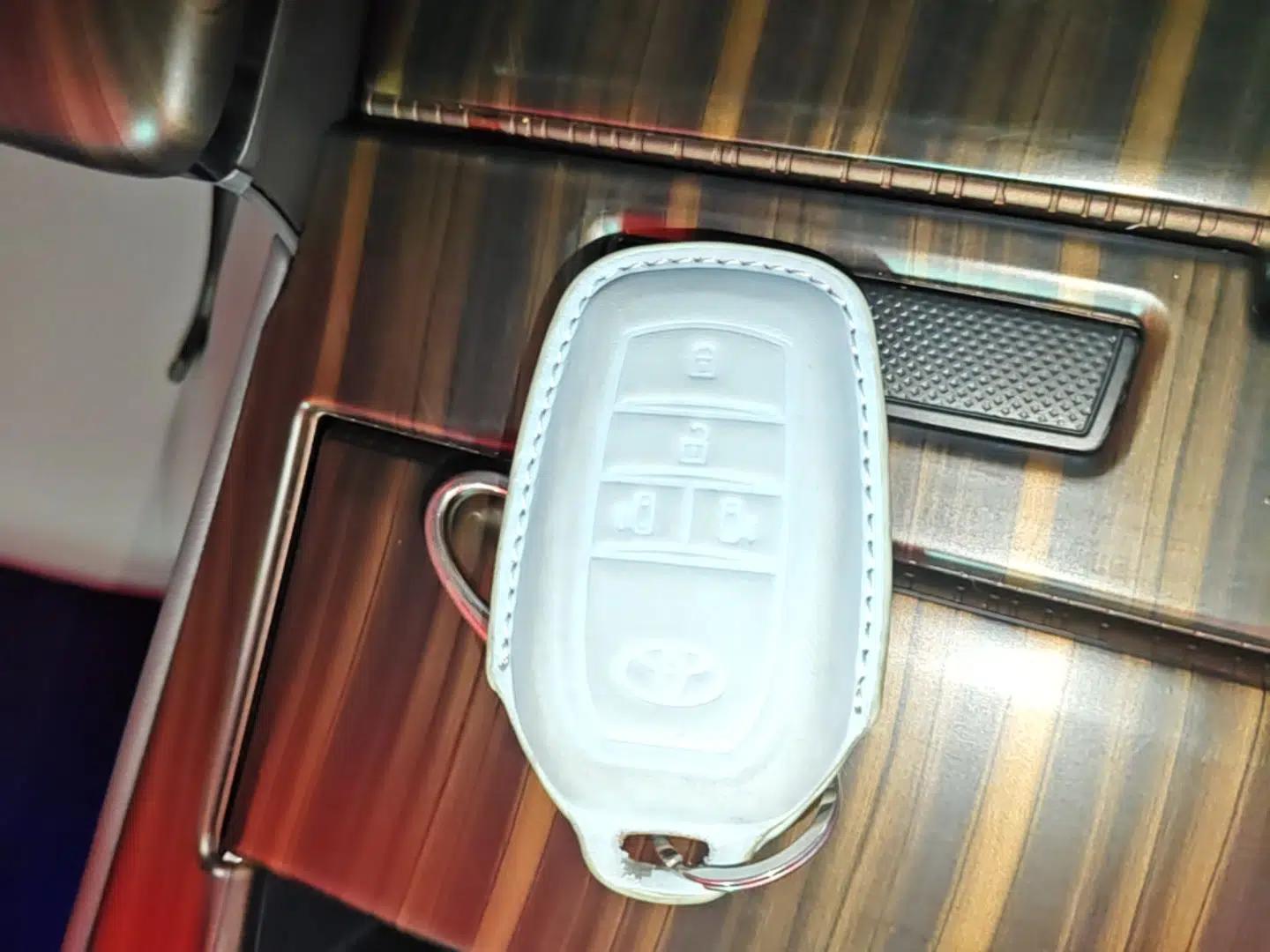 Toyota Granvia 2024 2.5L Hybrid Comfort Edition — миниатюра 12