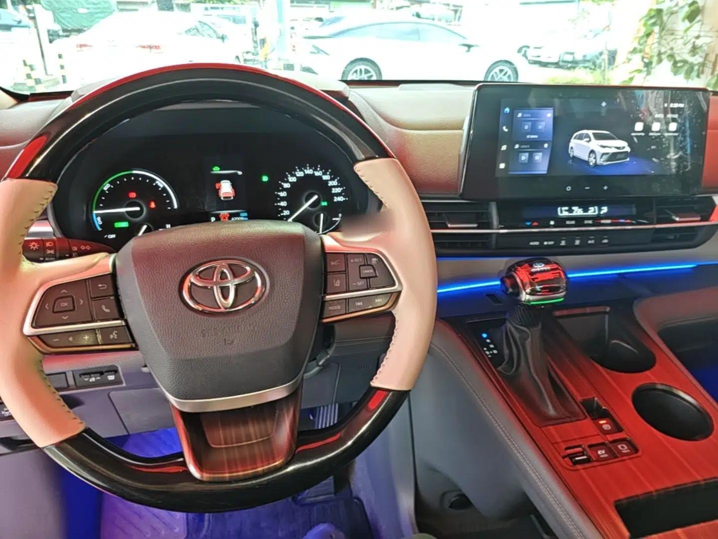 Toyota Granvia 2024 2.5L Hybrid Comfort Edition — миниатюра 13