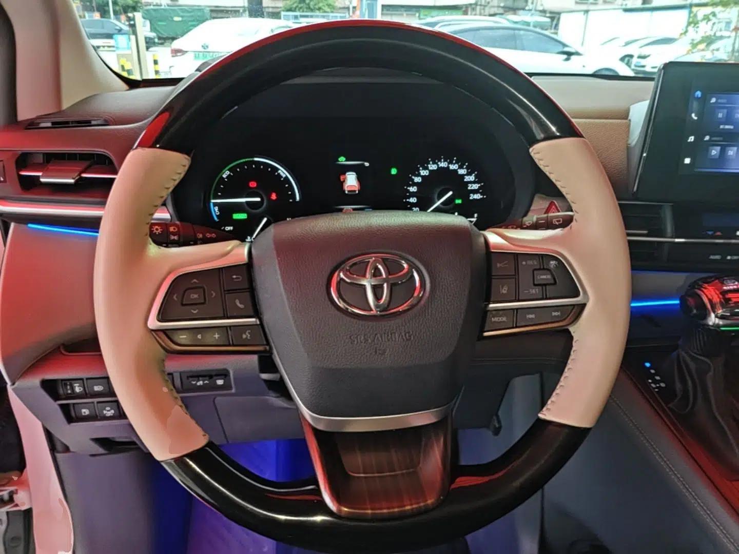 Toyota Granvia 2024 2.5L Hybrid Comfort Edition — миниатюра 14