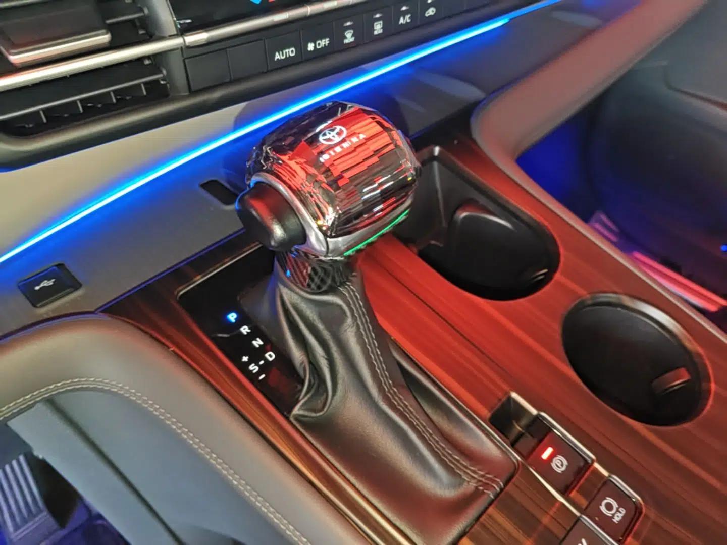 Toyota Granvia 2024 2.5L Hybrid Comfort Edition — миниатюра 17