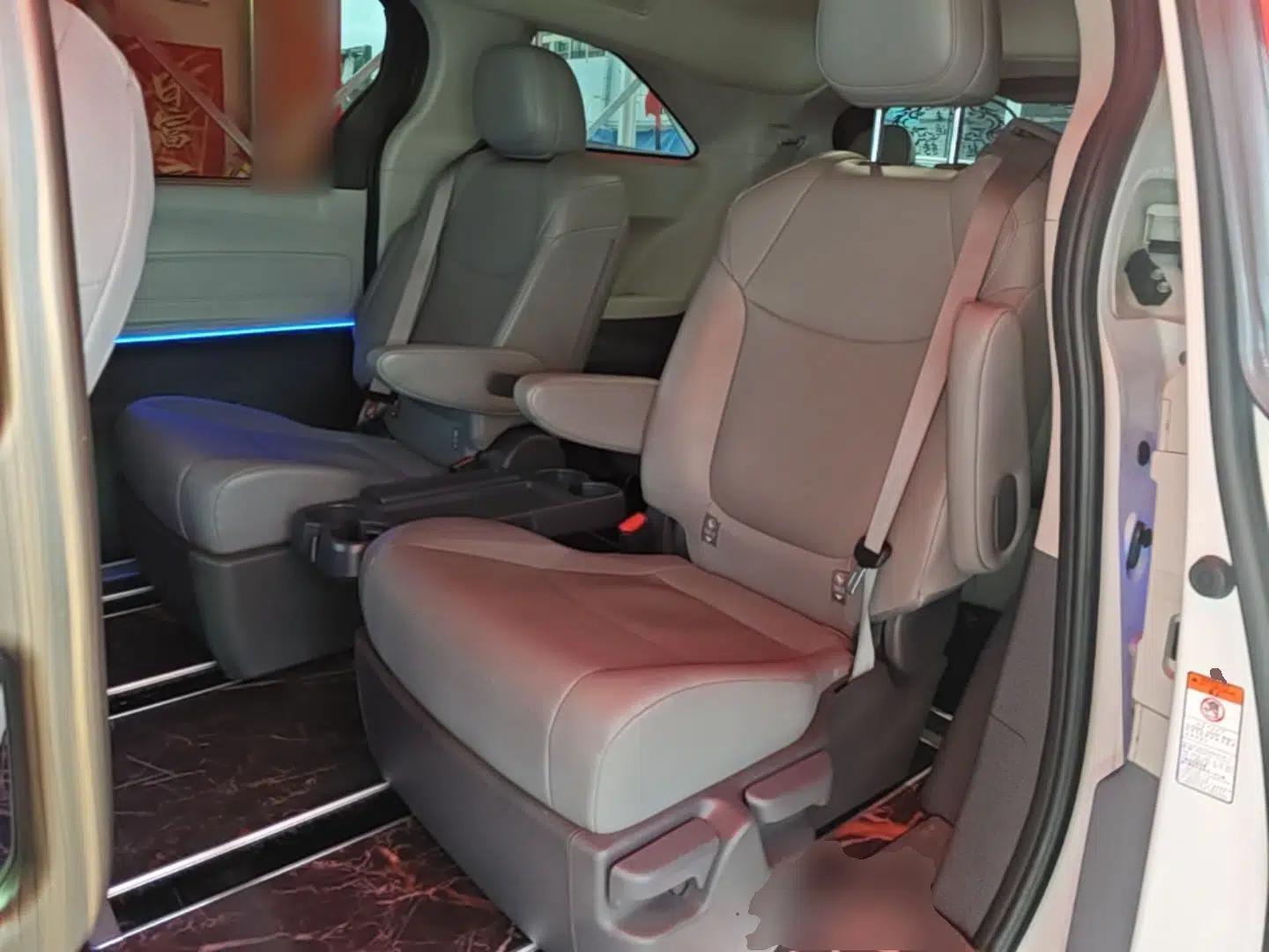 Toyota Granvia 2024 2.5L Hybrid Comfort Edition — миниатюра 20