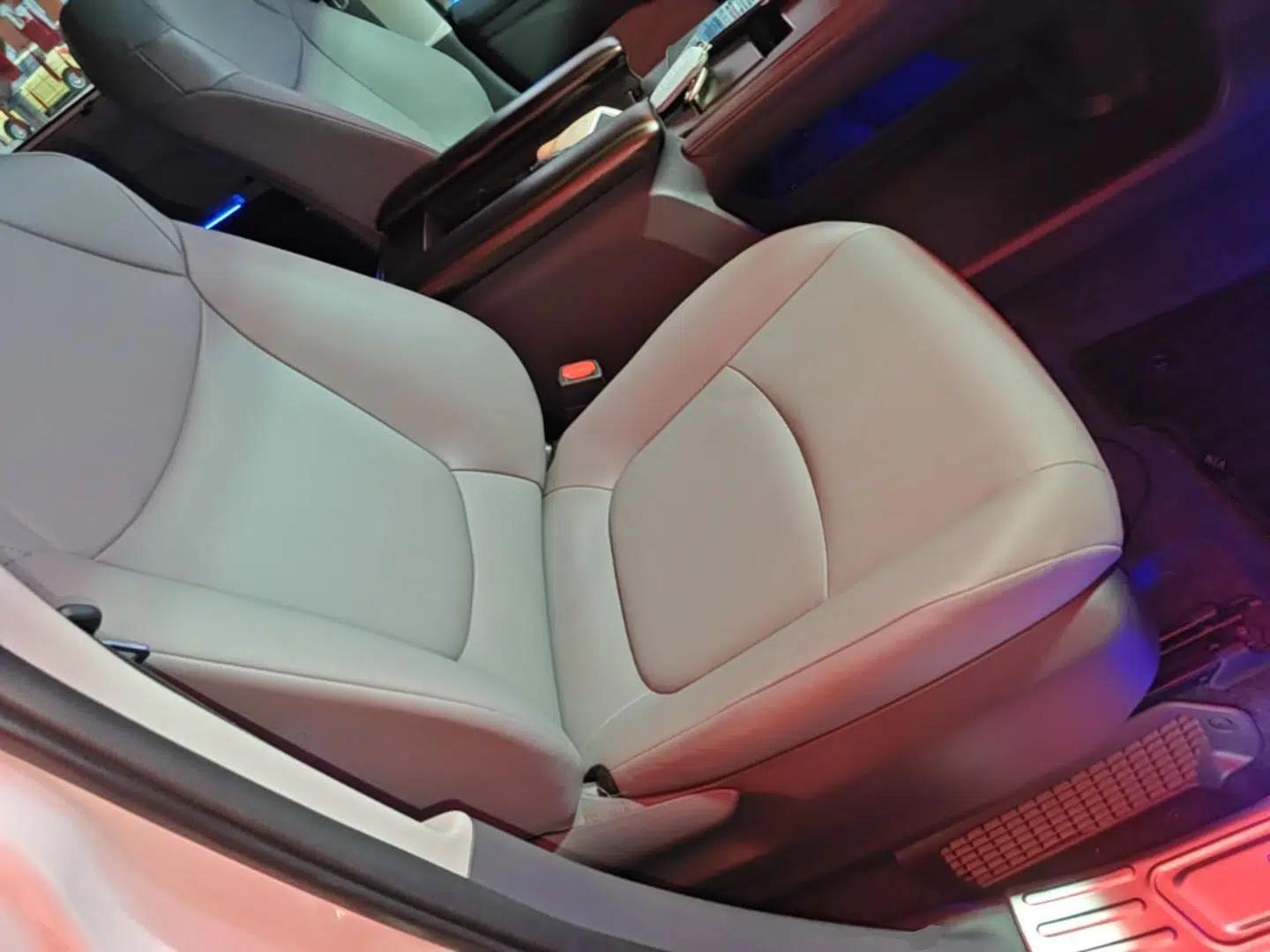 Toyota Granvia 2024 2.5L Hybrid Comfort Edition — миниатюра 23