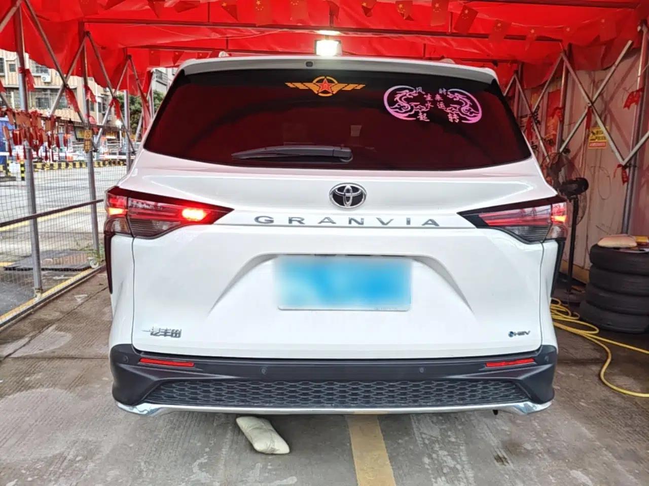 Toyota Granvia 2024 2.5L Hybrid Comfort Edition — миниатюра 5