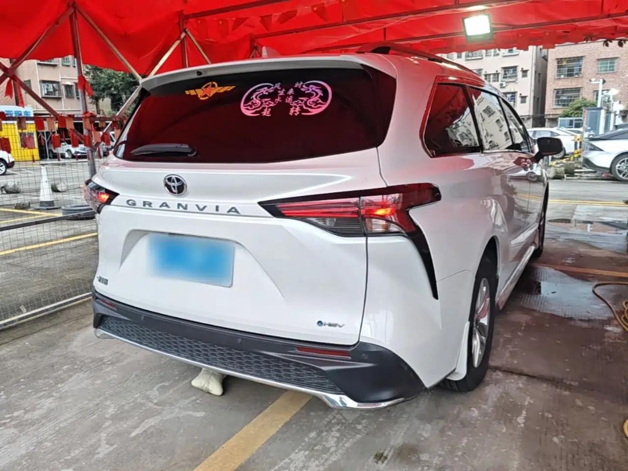 Toyota Granvia 2024 2.5L Hybrid Comfort Edition — миниатюра 6