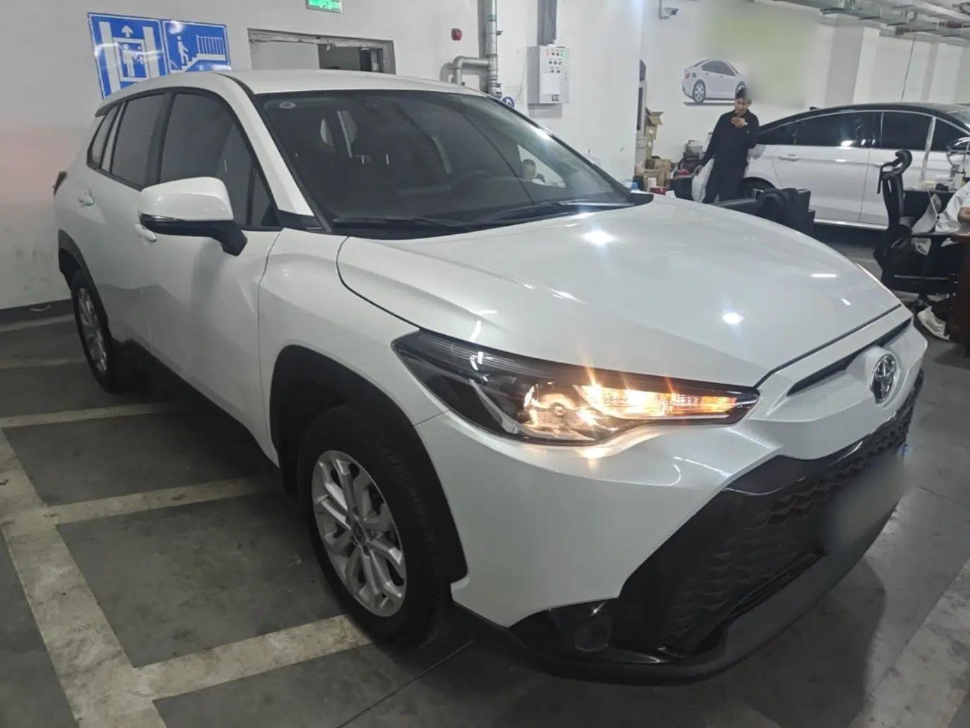 Toyota FRONTLANDER 2024 2.0L CVT Elite Plus Edition — миниатюра 3