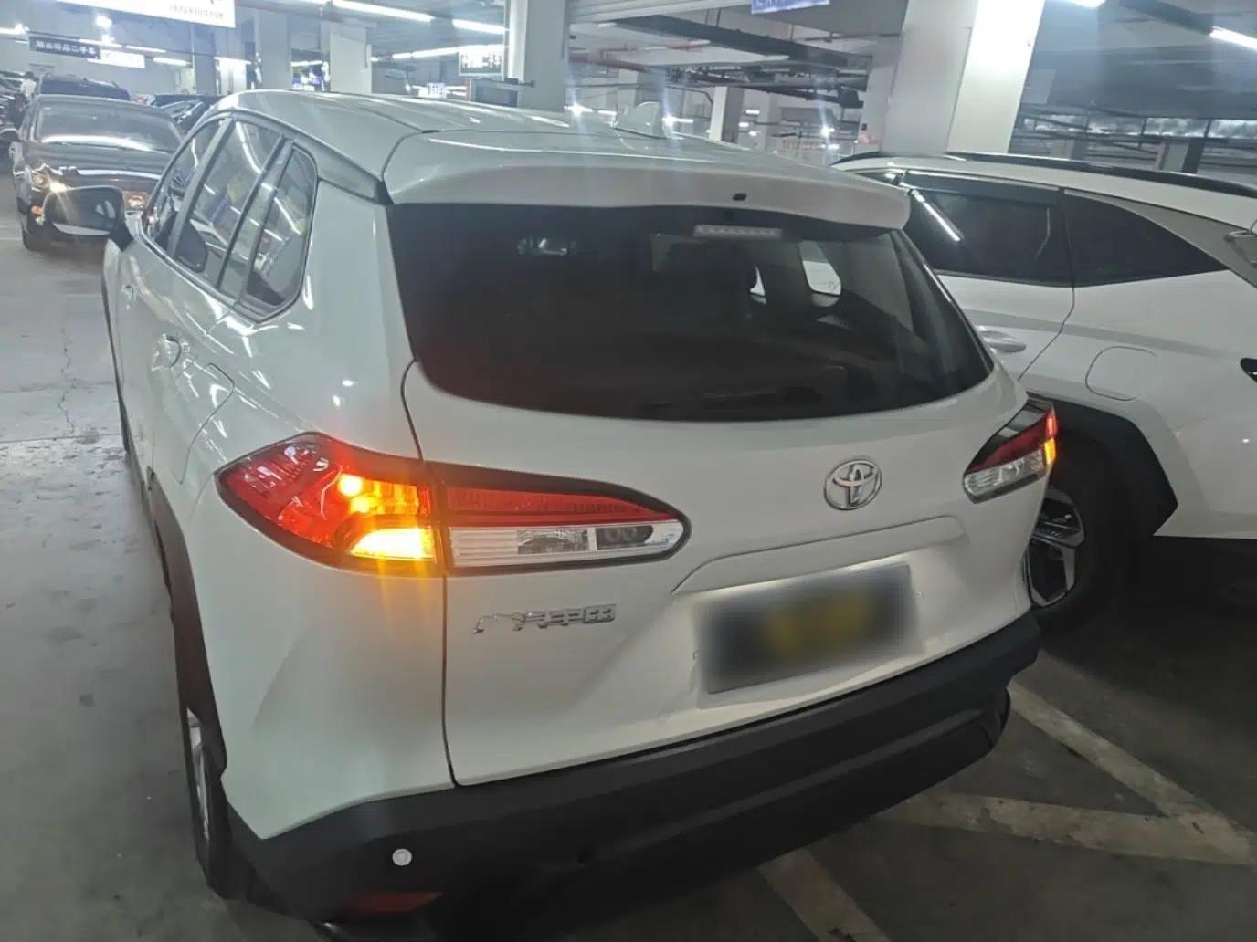 Toyota FRONTLANDER 2024 2.0L CVT Elite Plus Edition — миниатюра 5