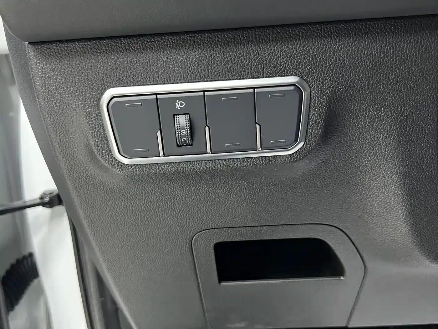 Haval M6 2021 PLUS 1.5T DCT Luxury Intelligent Connectivity Edition — миниатюра 6