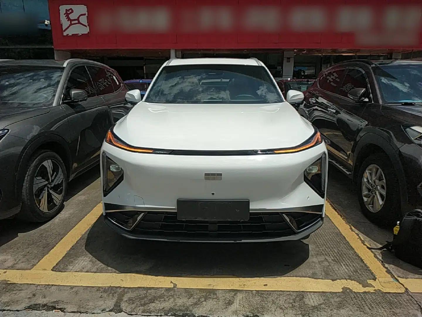 Geely Galaxy L7 2025 EM-i 115km Exploration+ Edition — миниатюра 2