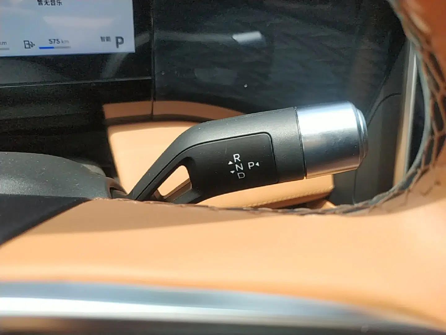 Geely Galaxy L7 2025 EM-i 115km Exploration+ Edition — миниатюра 17