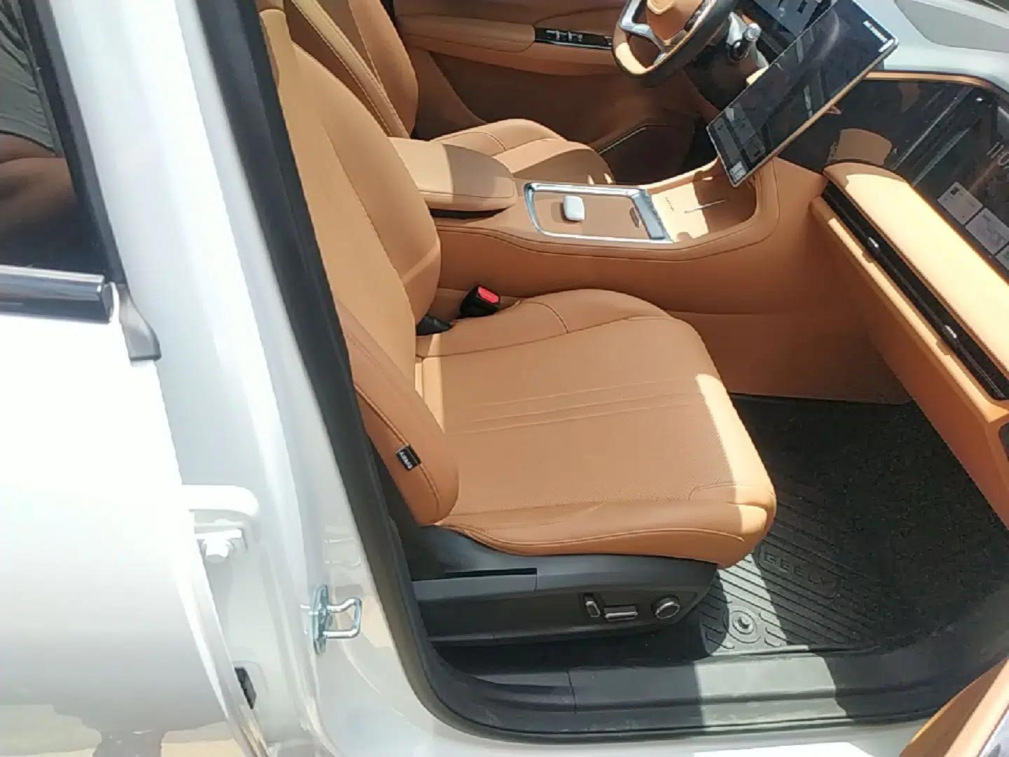 Geely Galaxy L7 2025 EM-i 115km Exploration+ Edition — миниатюра 23